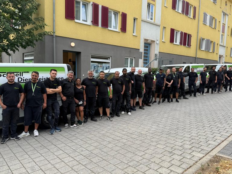 Gruppe von Dienstleistern in Uniform