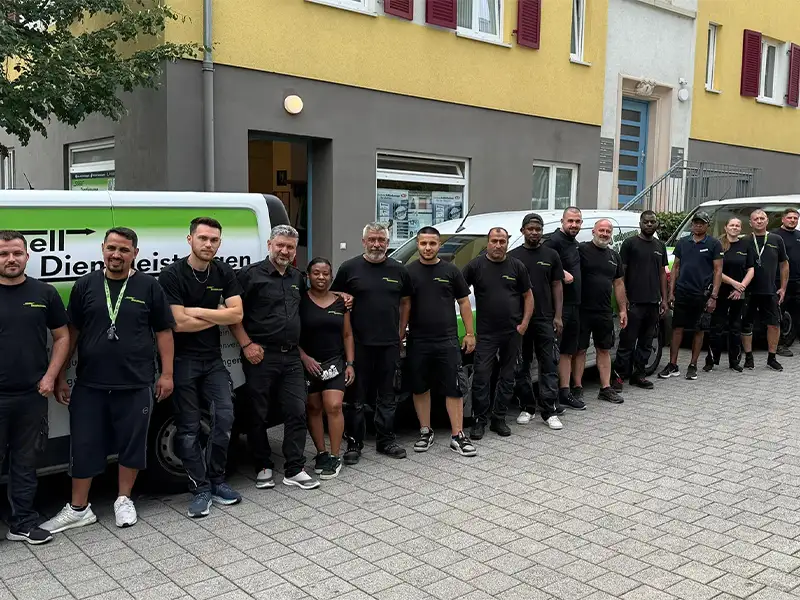 Entrümpelung in Stuttgart durch das Team von Schnell Dienstleistungen – Möbel und Hausrat werden fachgerecht abtransportiert